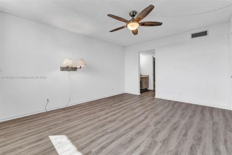 Condo in Delray Beach, Florida, 2 bedrooms  № 1755984 - photo 15