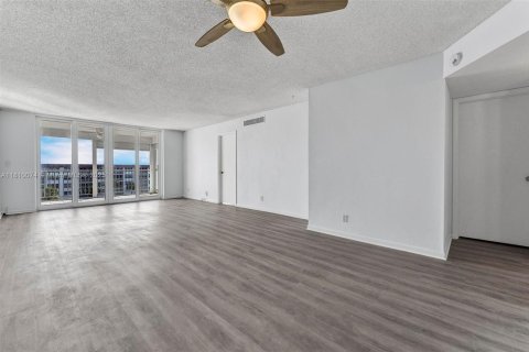 Condo in Delray Beach, Florida, 2 bedrooms  № 1755984 - photo 26