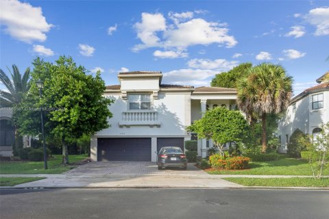 Купить виллу или дом в Пемброк-Пайнс, Флорида 6 спален, 371.05м2, № 1896900 - фото 2