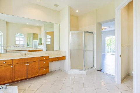 Купить виллу или дом в Пемброк-Пайнс, Флорида 6 спален, 371.05м2, № 1896900 - фото 23