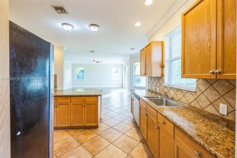 Купить виллу или дом в Пемброк-Пайнс, Флорида 6 спален, 371.05м2, № 1896900 - фото 8