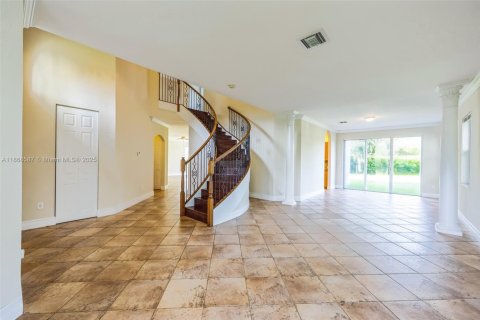 Купить виллу или дом в Пемброк-Пайнс, Флорида 6 спален, 371.05м2, № 1896900 - фото 6