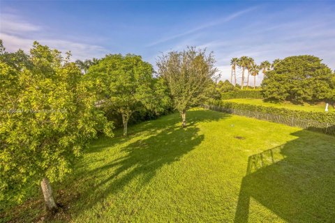 Купить виллу или дом в Пемброк-Пайнс, Флорида 6 спален, 371.05м2, № 1896900 - фото 29