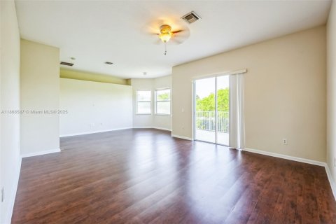 Купить виллу или дом в Пемброк-Пайнс, Флорида 6 спален, 371.05м2, № 1896900 - фото 15