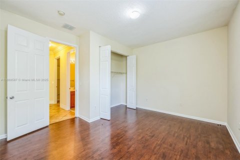 Купить виллу или дом в Пемброк-Пайнс, Флорида 6 спален, 371.05м2, № 1896900 - фото 11