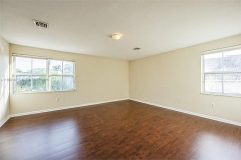 Купить виллу или дом в Пемброк-Пайнс, Флорида 6 спален, 371.05м2, № 1896900 - фото 21