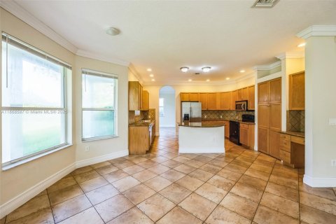 Купить виллу или дом в Пемброк-Пайнс, Флорида 6 спален, 371.05м2, № 1896900 - фото 10