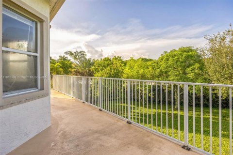 Купить виллу или дом в Пемброк-Пайнс, Флорида 6 спален, 371.05м2, № 1896900 - фото 5