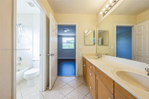 Купить виллу или дом в Пемброк-Пайнс, Флорида 6 спален, 371.05м2, № 1896900 - фото 26