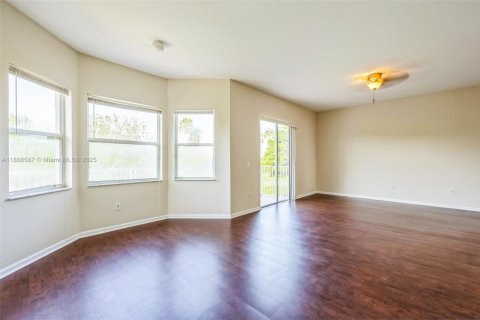 Купить виллу или дом в Пемброк-Пайнс, Флорида 6 спален, 371.05м2, № 1896900 - фото 20