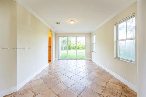 Купить виллу или дом в Пемброк-Пайнс, Флорида 6 спален, 371.05м2, № 1896900 - фото 13