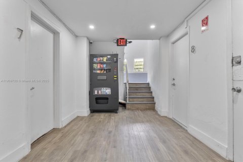 Propiedad comercial en venta en Miami Beach, Florida № 2054836 - foto 3