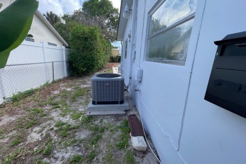 Villa ou maison à vendre à Oakland Park, Floride: 4 chambres, 127.74 m2 № 2182862 - photo 16