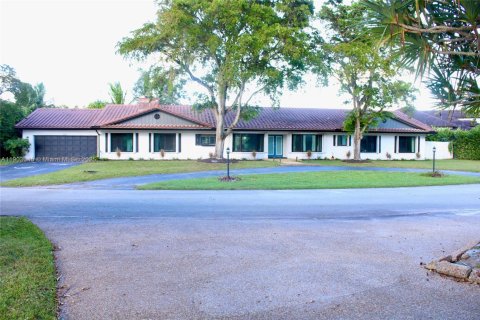 Villa ou maison à vendre à Plantation, Floride: 5 chambres, 295.06 m2 № 1955602 - photo 1