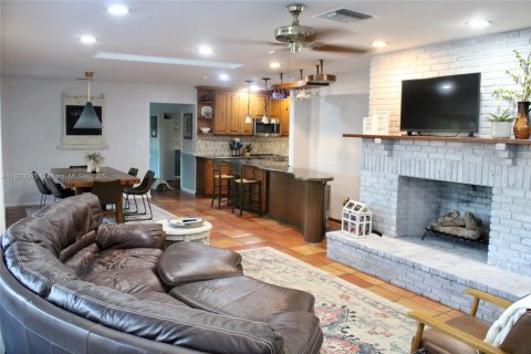 Villa ou maison à vendre à Plantation, Floride: 5 chambres, 295.06 m2 № 1955602 - photo 4