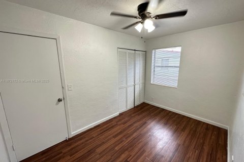 Casa en venta en West Palm Beach, Florida, 3 dormitorios, 80.27 m2 № 1923485 - foto 3