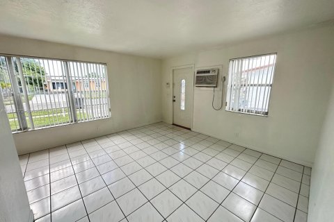 Casa en venta en West Palm Beach, Florida, 3 dormitorios, 80.27 m2 № 1923485 - foto 10