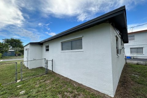 Casa en venta en West Palm Beach, Florida, 3 dormitorios, 80.27 m2 № 1923485 - foto 21