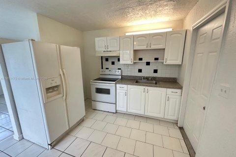 Casa en venta en West Palm Beach, Florida, 3 dormitorios, 80.27 m2 № 1923485 - foto 6