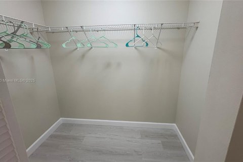 Condo in Dania Beach, Florida, 2 bedrooms  № 1761837 - photo 9