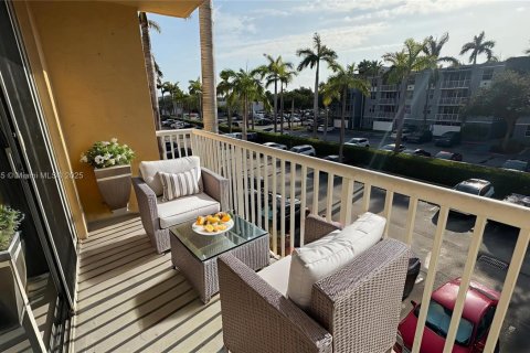 Condo in Dania Beach, Florida, 2 bedrooms  № 1761837 - photo 4