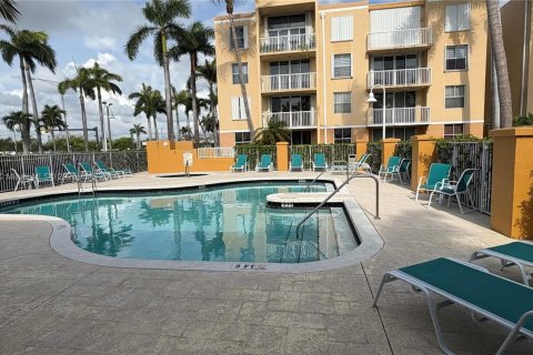 Condo in Dania Beach, Florida, 2 bedrooms  № 1761837 - photo 15