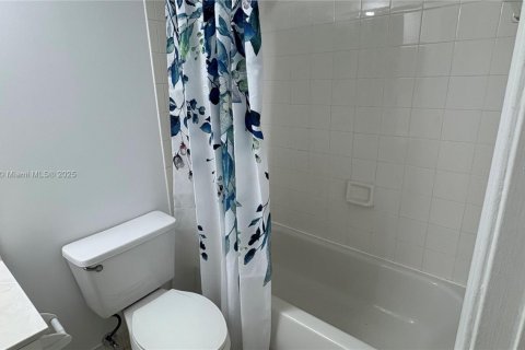 Condo in Dania Beach, Florida, 2 bedrooms  № 1761837 - photo 14