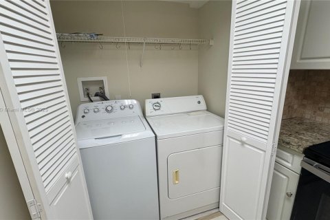 Condo in Dania Beach, Florida, 2 bedrooms  № 1761837 - photo 11