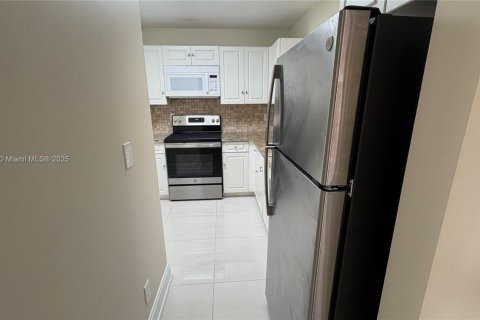 Condo in Dania Beach, Florida, 2 bedrooms  № 1761837 - photo 8