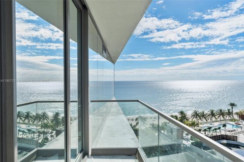 Condo in Sunny Isles Beach, Florida, 2 bedrooms  № 1973607 - photo 17