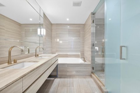 Condo in Sunny Isles Beach, Florida, 2 bedrooms  № 1973607 - photo 14