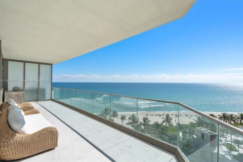Condo in Sunny Isles Beach, Florida, 2 bedrooms  № 1973607 - photo 1
