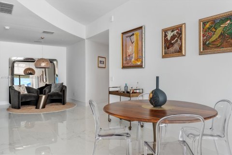 Condo in Sunny Isles Beach, Florida, 2 bedrooms  № 1973607 - photo 4