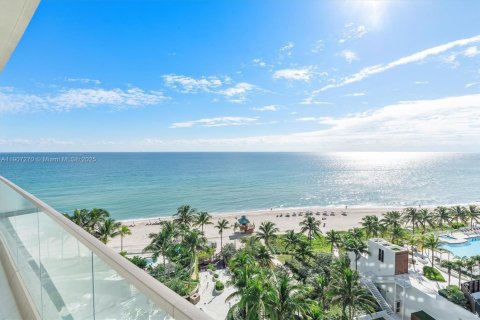 Condo in Sunny Isles Beach, Florida, 2 bedrooms  № 1973607 - photo 11