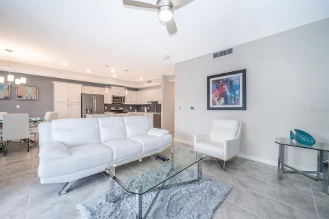 Condominio en alquiler en Kissimmee, Florida, 2 dormitorios, 110.18 m2 № 1893986 - foto 11