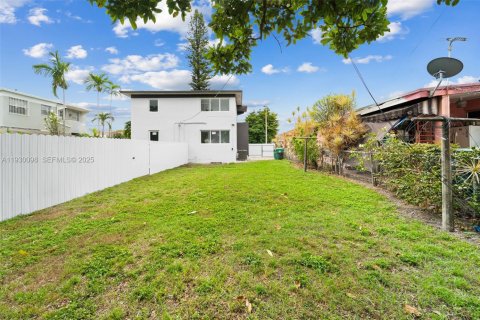 Casa en alquiler en Miami, Florida, 3 dormitorios, 162.02 m2 № 1988641 - foto 17