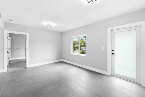 Casa en alquiler en Miami, Florida, 3 dormitorios, 162.02 m2 № 1988641 - foto 9