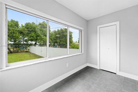 Casa en alquiler en Miami, Florida, 3 dormitorios, 162.02 m2 № 1988641 - foto 15