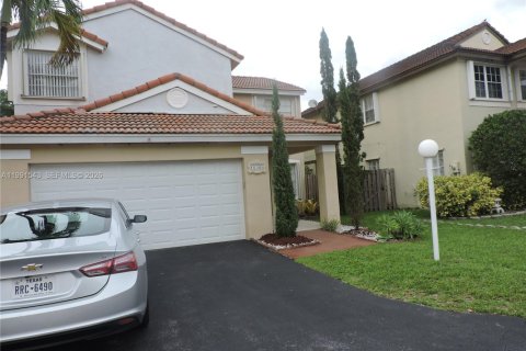 Casa en alquiler en Miami, Florida, 4 dormitorios, 217.39 m2 № 2052270 - foto 5