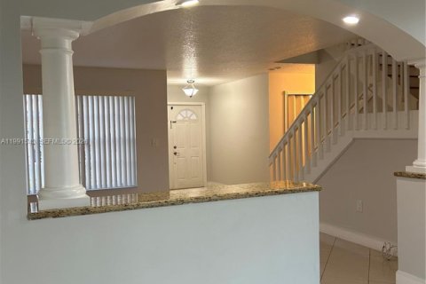 Casa en alquiler en Miami, Florida, 4 dormitorios, 217.39 m2 № 2052270 - foto 18