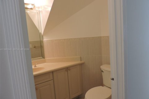 Casa en alquiler en Miami, Florida, 4 dormitorios, 217.39 m2 № 2052270 - foto 23