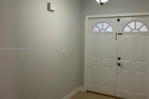 Casa en alquiler en Miami, Florida, 4 dormitorios, 217.39 m2 № 2052270 - foto 14