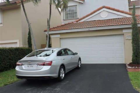 Casa en alquiler en Miami, Florida, 4 dormitorios, 217.39 m2 № 2052270 - foto 4