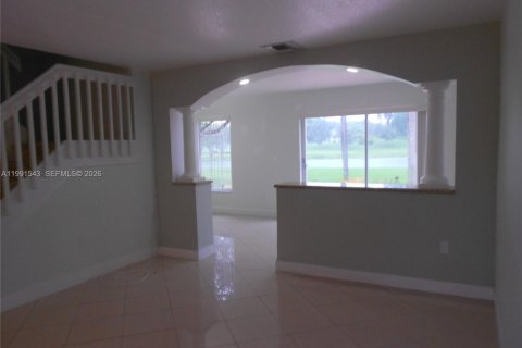 Casa en alquiler en Miami, Florida, 4 dormitorios, 217.39 m2 № 2052270 - foto 8