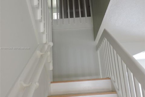 Casa en alquiler en Miami, Florida, 4 dormitorios, 217.39 m2 № 2052270 - foto 28