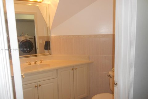 Casa en alquiler en Miami, Florida, 4 dormitorios, 217.39 m2 № 2052270 - foto 6