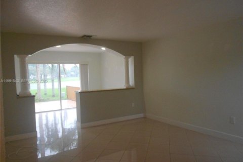 Casa en alquiler en Miami, Florida, 4 dormitorios, 217.39 m2 № 2052270 - foto 7