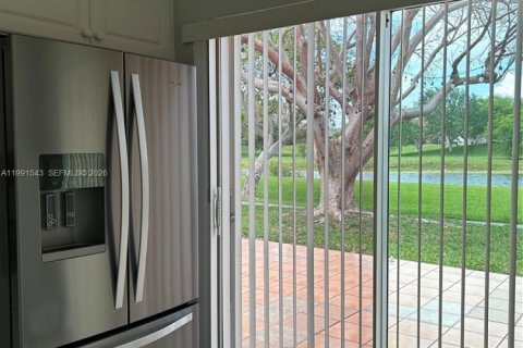 Casa en alquiler en Miami, Florida, 4 dormitorios, 217.39 m2 № 2052270 - foto 27