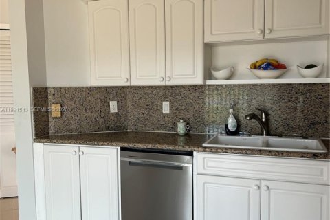 Casa en alquiler en Miami, Florida, 4 dormitorios, 217.39 m2 № 2052270 - foto 26