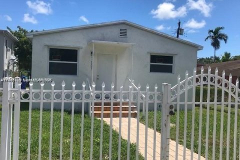 Casa en Miami, Florida 3 dormitorios, 130.43 m2 № 2009710